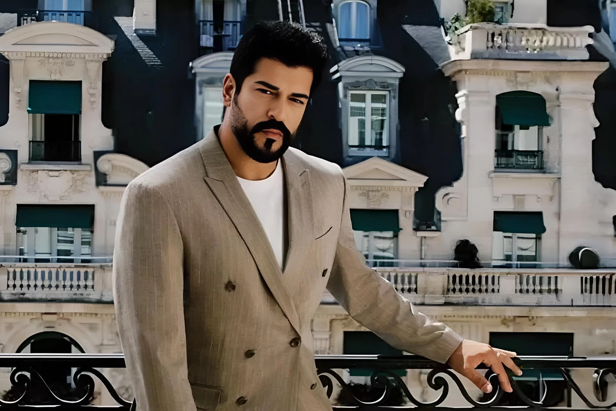 Burak Özçivitdən 150 milyonluq investisiya - Binadan 30 mənzil aldı