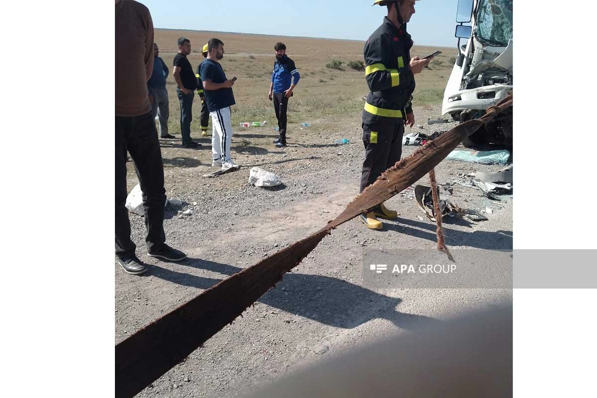 Hacıqabulda iki yük maşını toqquşub, ölən və yaralanan var