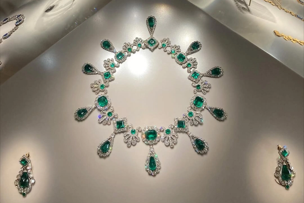 Luvr muzeyindəki oğurluğa görə daha 5 nəfər saxlanıldı - Qızıllar isə ortada yoxdur