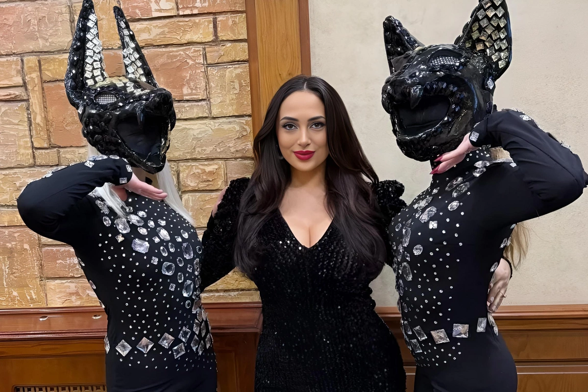 В новогоднюю ночь в Баку выступила румынская певица Seya с хитом Papito