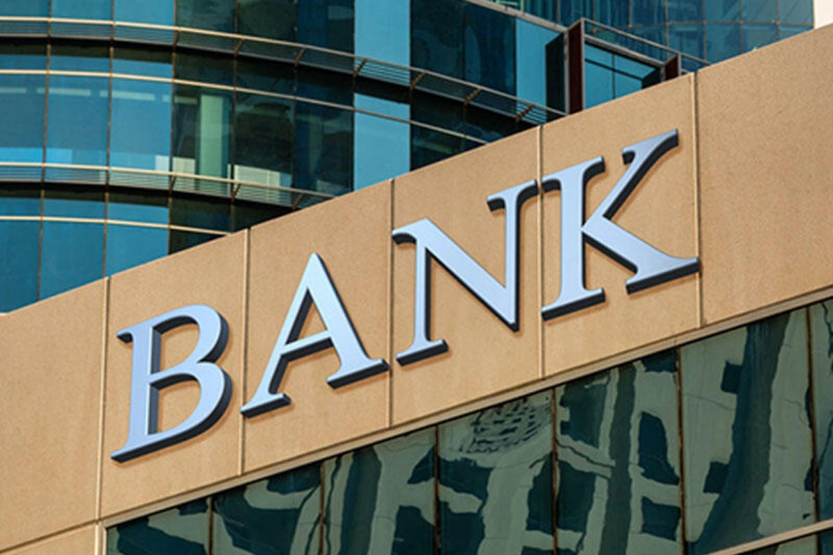 Azərbaycanda 4 bağlanmış bankın əmlakları hərraca çıxarılır
