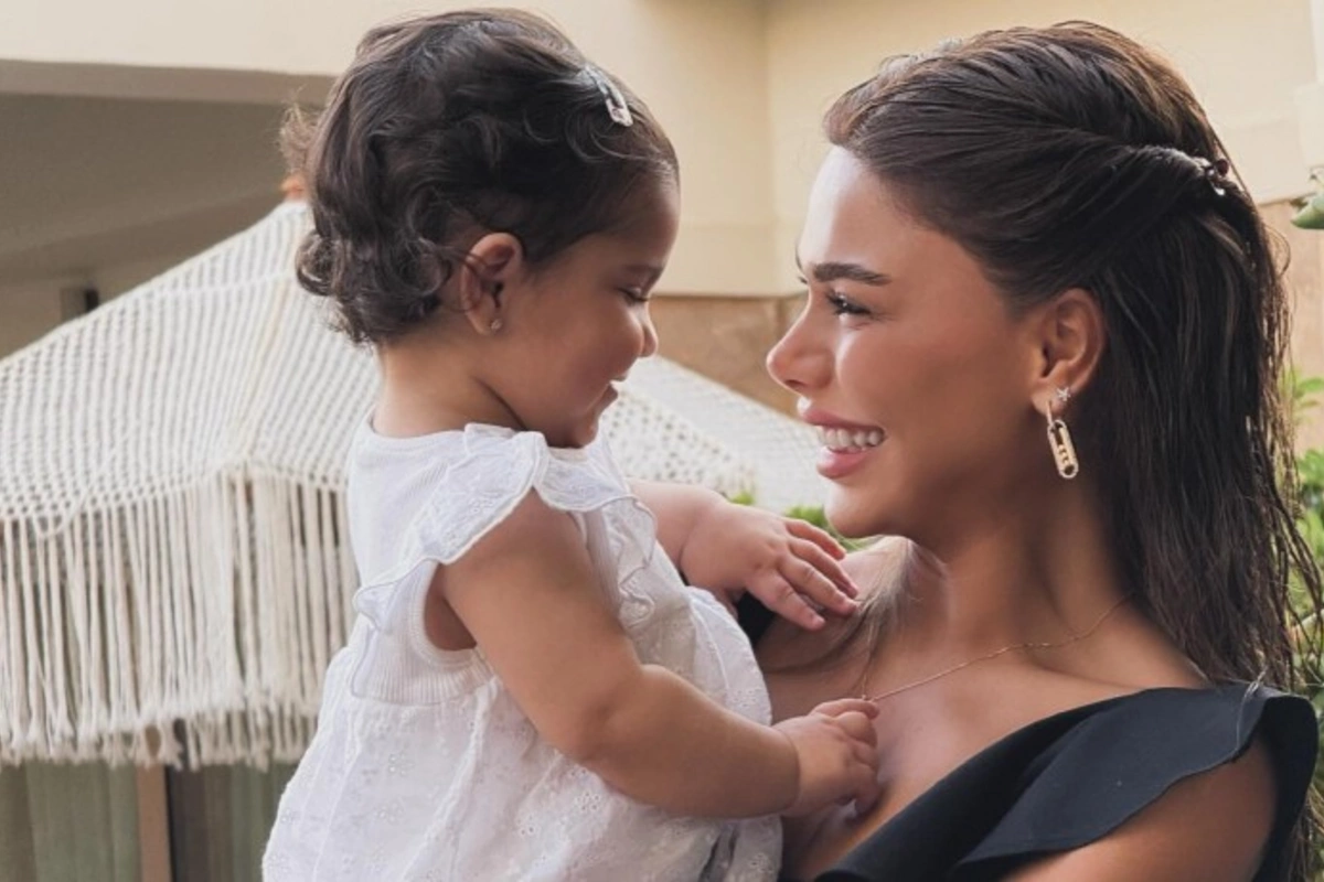 Aysun İsmayılova: Qızımın reklam siması olması üçün 150 000 AZN tələb etmişdim