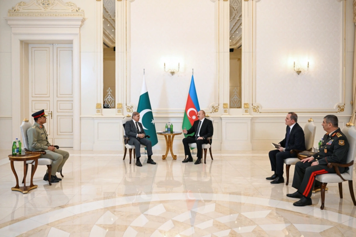 Prezident İlham Əliyevin Pakistanın baş naziri ilə məhdud tərkibdə görüşü olub