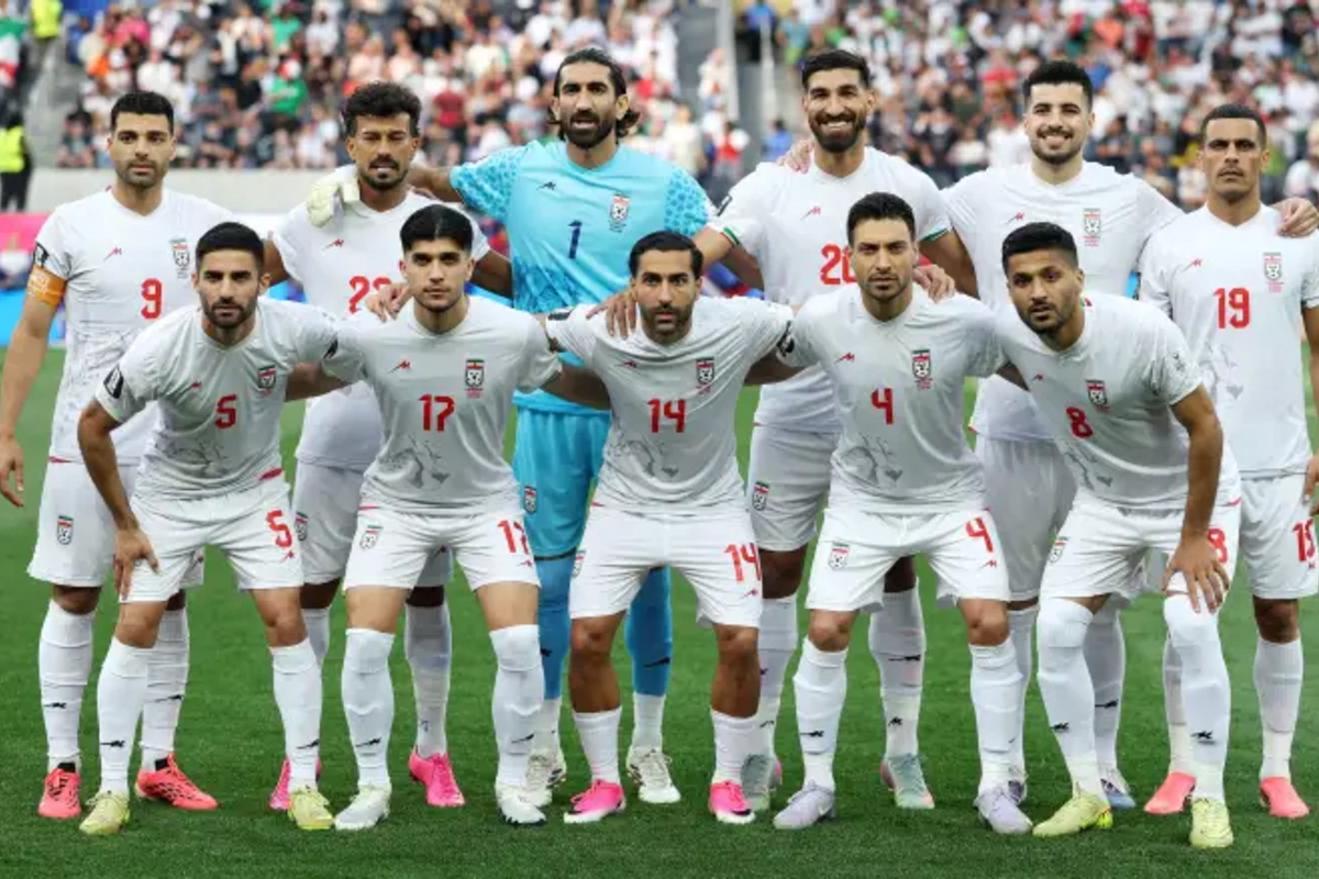 Pezeşkian: İran millisinin futbolçuları maksimum səylə mübarizə aparırlar