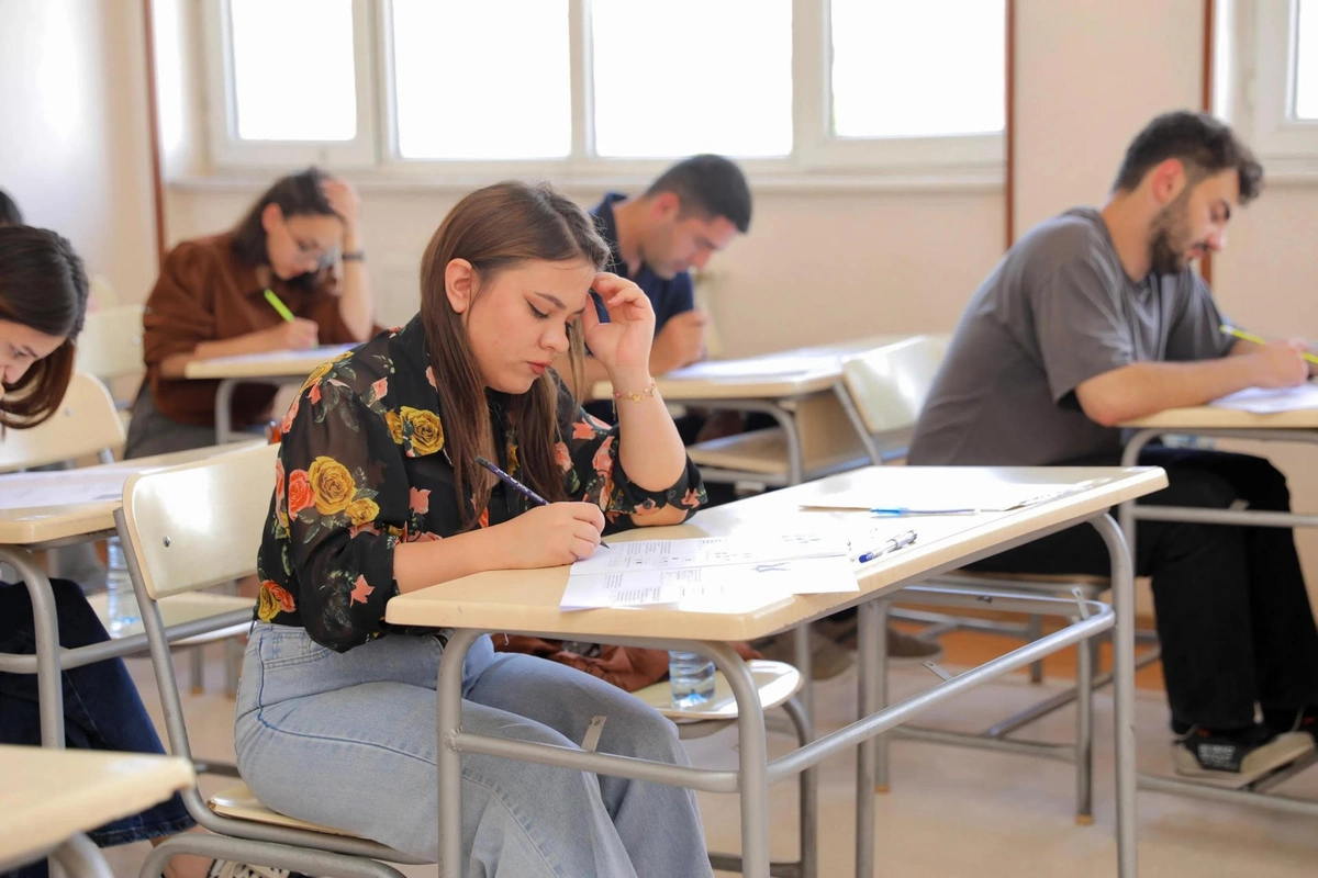 Ali təhsil müəssisələrinin magistraturalarına qəbul imtahanı keçirilib