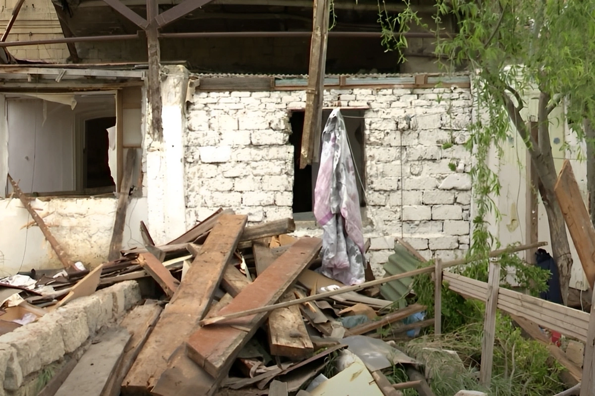 In Baku, they began demolishing a residential building with people inside: two families refused to vacate