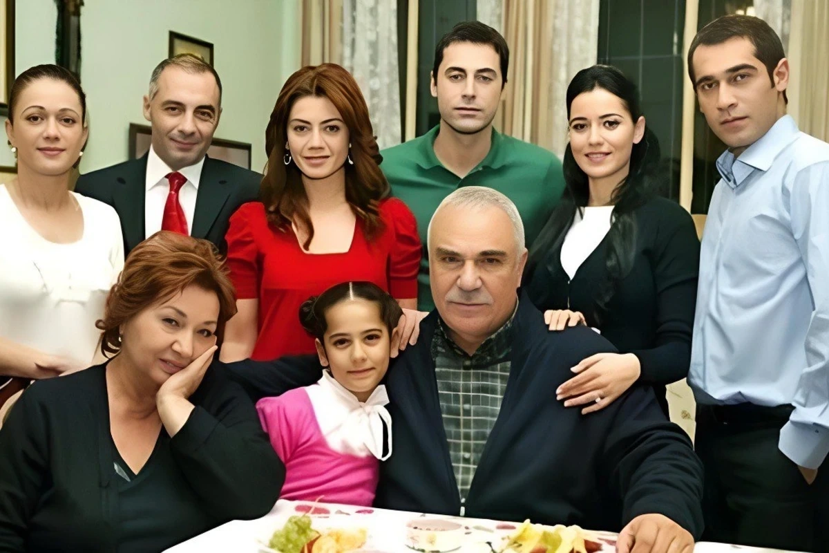 Yaprak Dökümü serialının aktyorları illər sonra bir arada