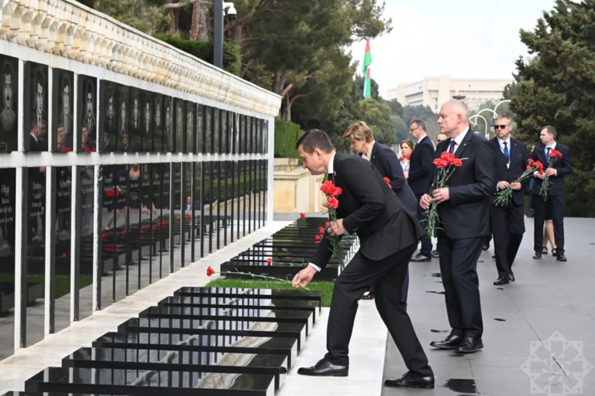 Эдгарс Ринкевичс посетил Аллею шехидов