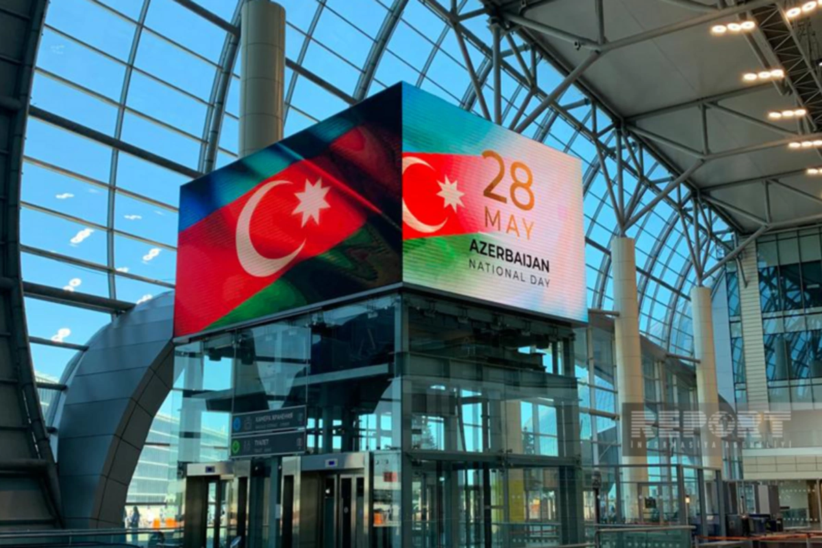 Azərbaycanın Müstəqillik Günü münasibətilə Domodedovo hava limanında xüsusi proyeksiya edilib Azərbaycanın Müstəqillik Günü münasibətilə Domodedovo hava limanında xüsusi proyeksiya edilib
