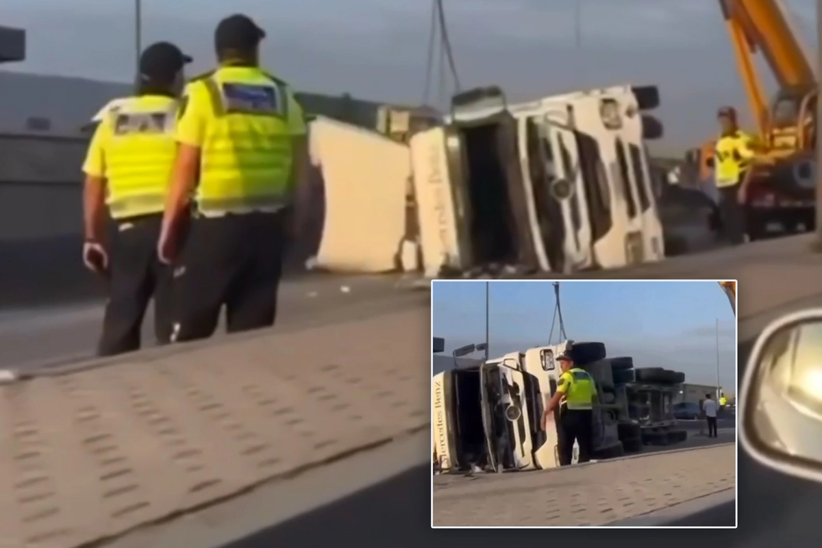Dərnəgül yolunda KamAZ aşdı