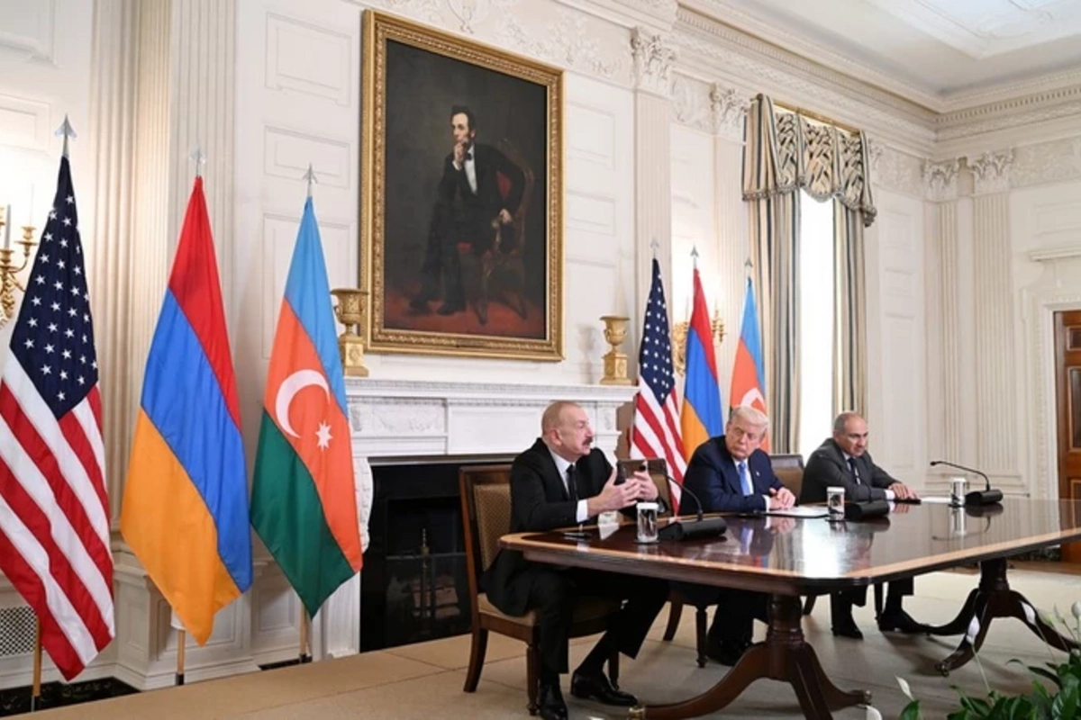 Трамп поделился публикацией со встречи с лидерами Азербайджана и Армении Трамп поделился публикацией со встречи с лидерами Азербайджана и Армении