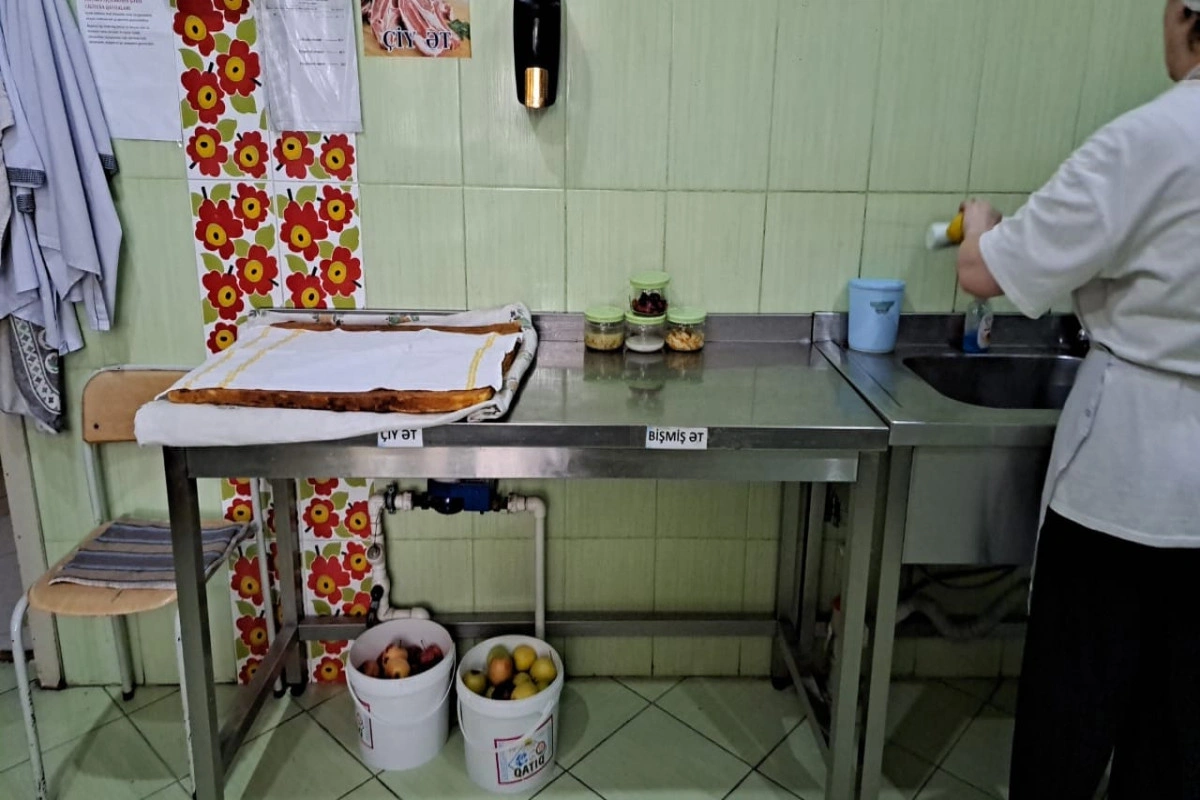 32 saylı bağçada uşaqlara iylənmiş ətdən yemək bişirilir? - RƏSMİ CAVAB