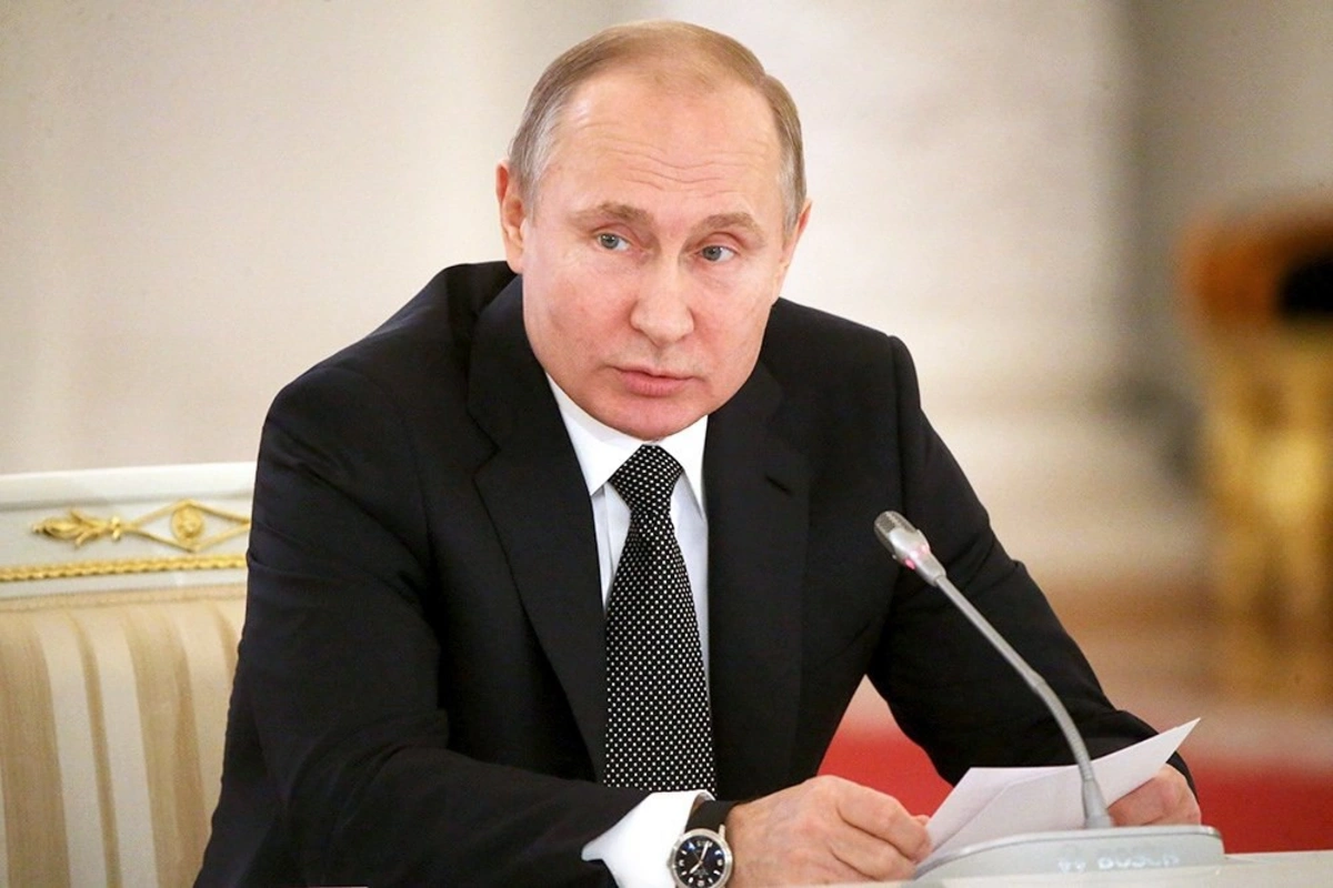 Məşhur blogger Putinlə müsahibə etmək üçün Moskvaya gedir