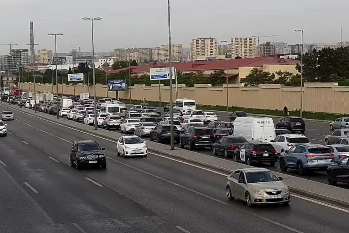 Bakıda üç istiqamətdə tıxac yaranıb