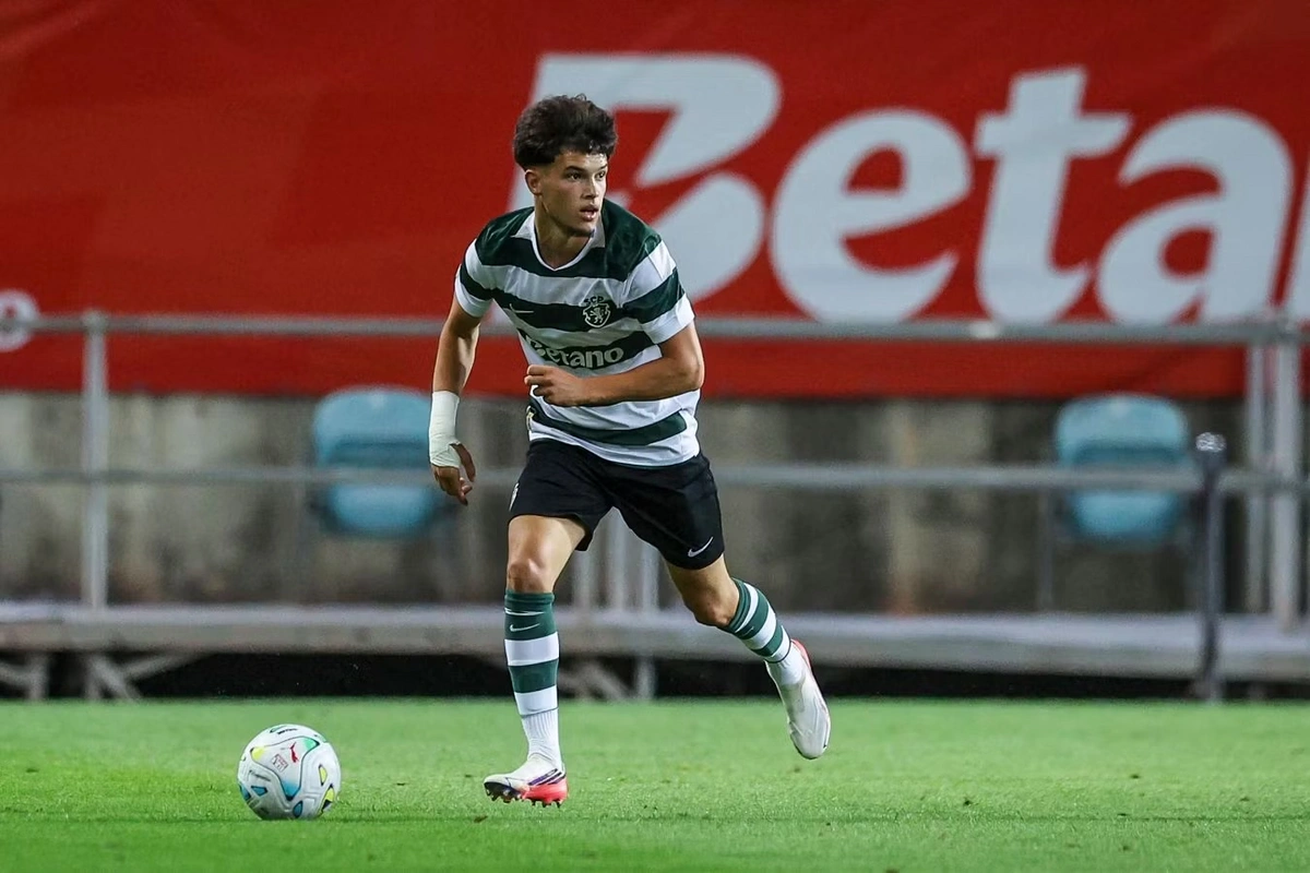 Çelsi və Mançester Yunayted Sportinqin futbolçusu üçün mübarizə apara bilər