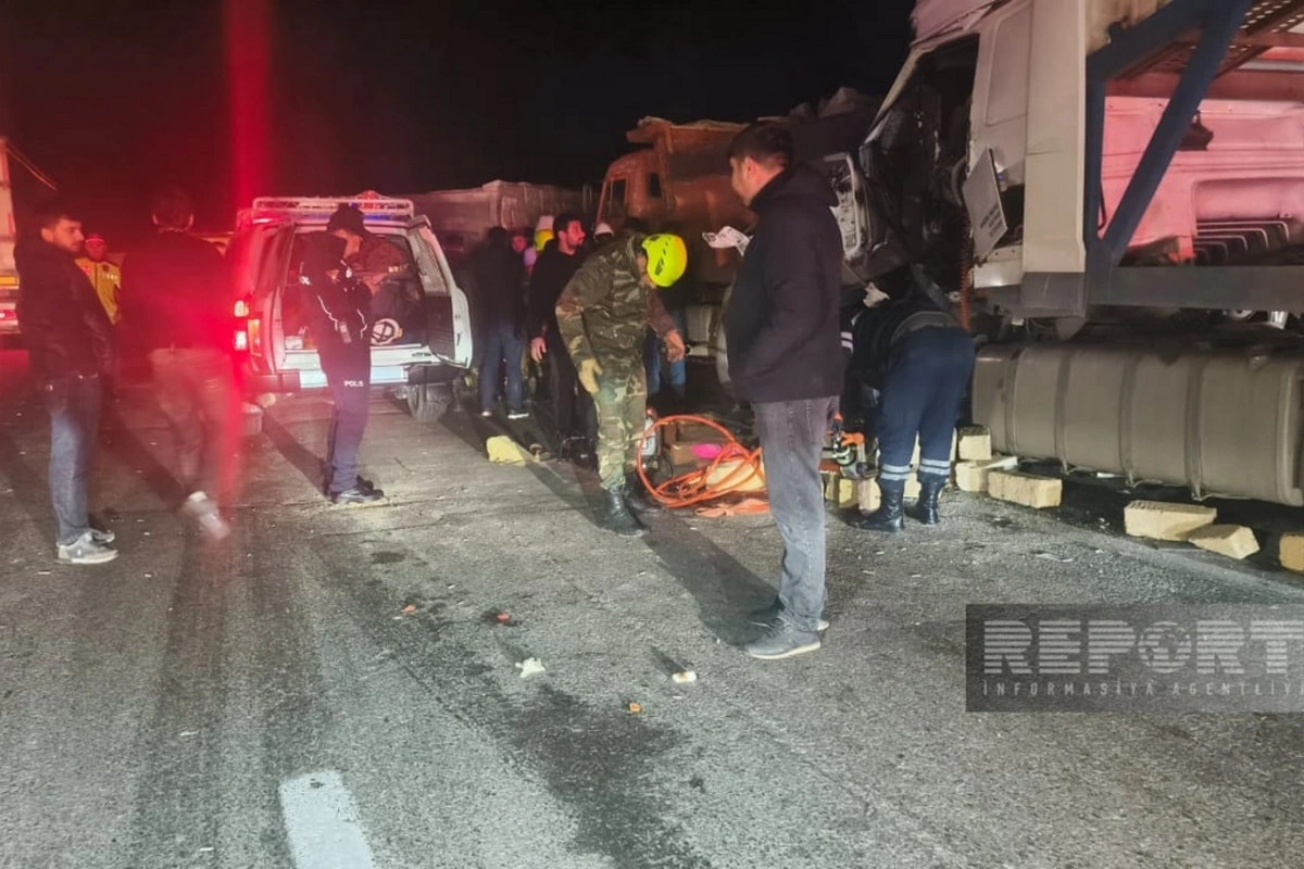 Azərbaycanda ağır yol QƏZASI: İki yük maşını toqquşdu, sürücülərdən biri öldü