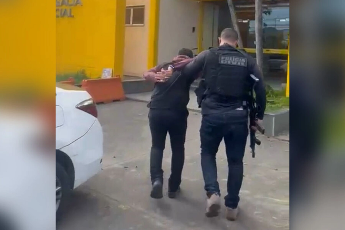 Stepfather blackmailed his 13-year-old stepdaughter with a video of her from the bathroom and paid the price Stepfather blackmailed his 13-year-old stepdaughter with a video of her from the bathroom and paid the price