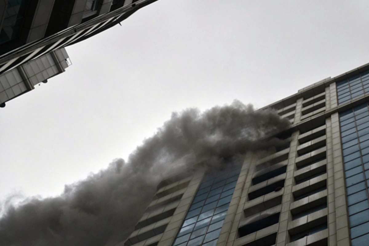 Bakıda çoxmənzilli binadakı yanğın söndürülüb