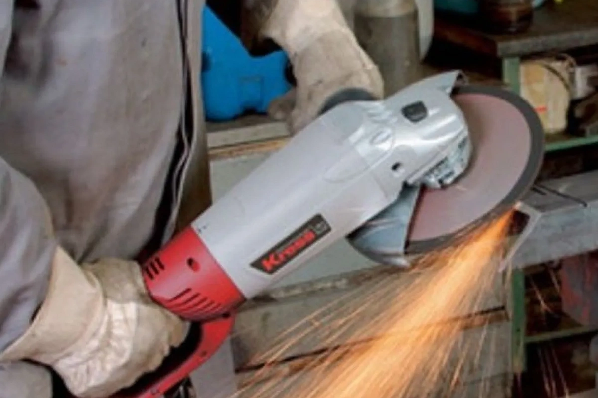In Azerbaijan, a 70-year-old man mutilated himself with an angle grinder In Azerbaijan, a 70-year-old man mutilated himself with an angle grinder