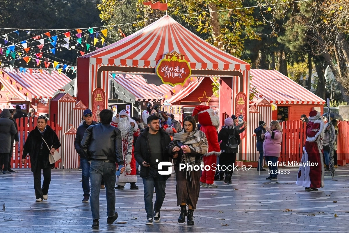 Magic of New Year's Baku: Photo Report from the Streets of the Festive City