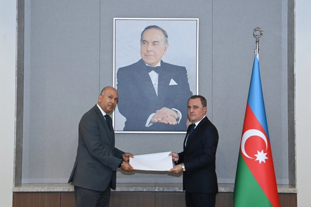 Ceyhun Bayramov Misirin yeni səfirinin etimadnaməsini qəbul edib Ceyhun Bayramov Misirin yeni səfirinin etimadnaməsini qəbul edib