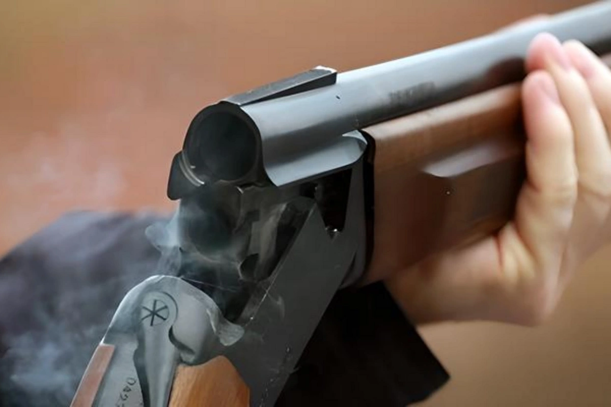 Atasını güllələyib, meyitini doğrayaraq kollektora atan yeniyetməyə HÖKM OXUNDU Atasını güllələyib, meyitini doğrayaraq kollektora atan yeniyetməyə HÖKM OXUNDU