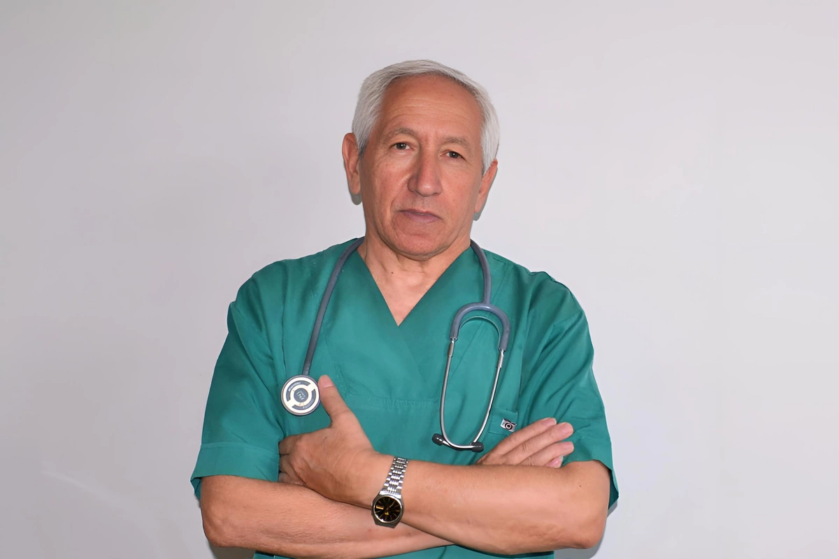 Azyaşlının ölümündə təqsirləndirilən həkimə hökm oxundu