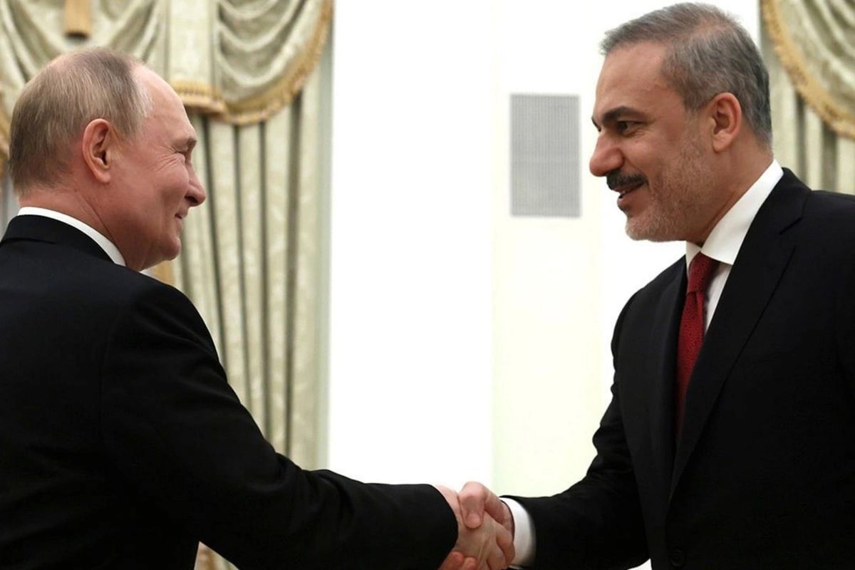 Putin Türkiyənin xarici işlər naziri Fidanla görüşüb