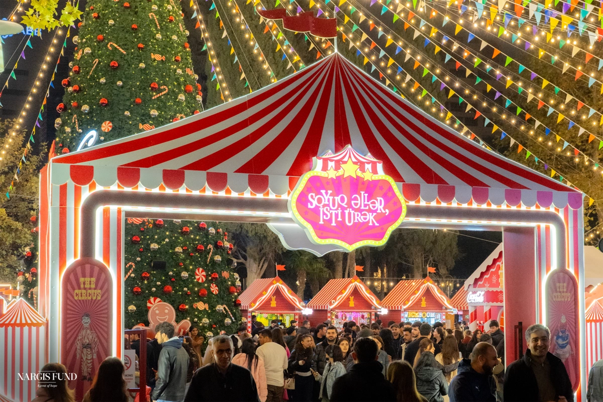 Bakı şəhərinin sevilən Qış nağılı yenidən Fəvvarələr meydanında!