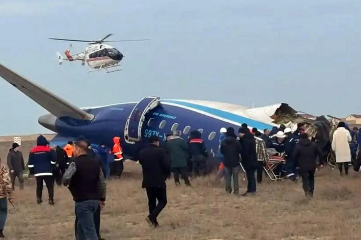 Распространились новые кадры крушения самолета AZAL Распространились новые кадры крушения самолета AZAL