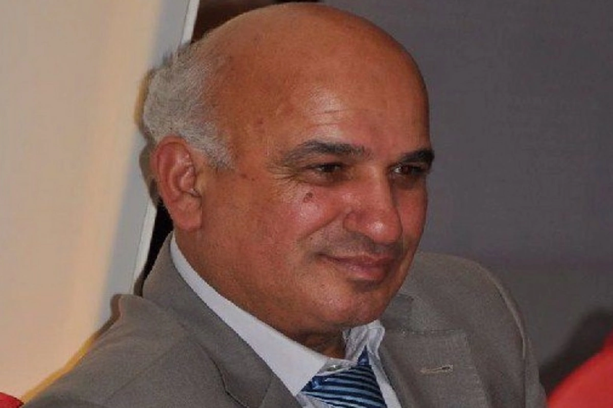 Şair Kəramət Şükürovun küçədə meyiti aşkarlanıb Şair Kəramət Şükürovun küçədə meyiti aşkarlanıb