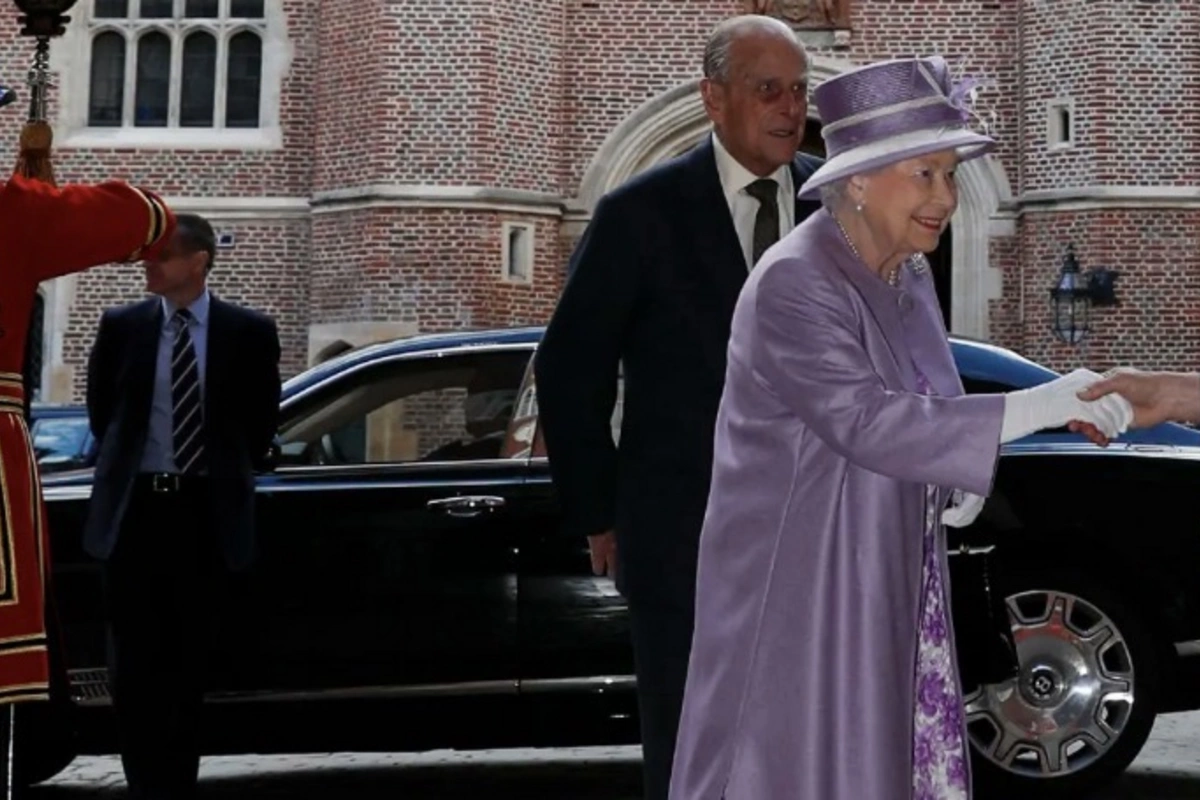 II Elizabetin istifadə etdiyi Bentley hərraca çıxarılır