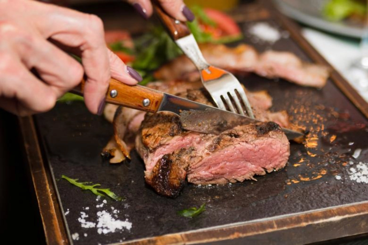 What foods are dangerous to eat in summer?