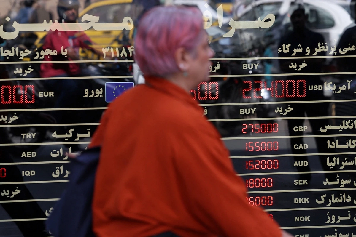 İranda dolların məzənnəsi rekord həddə çatdı – 2,3 milyon rialı keçdi