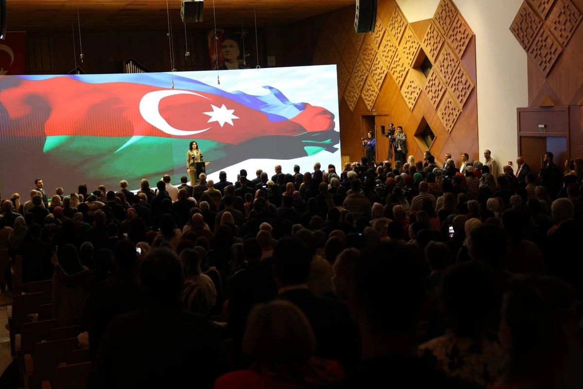 Köhnə çamadanların Ankara premyerası oldu Köhnə çamadanların Ankara premyerası oldu