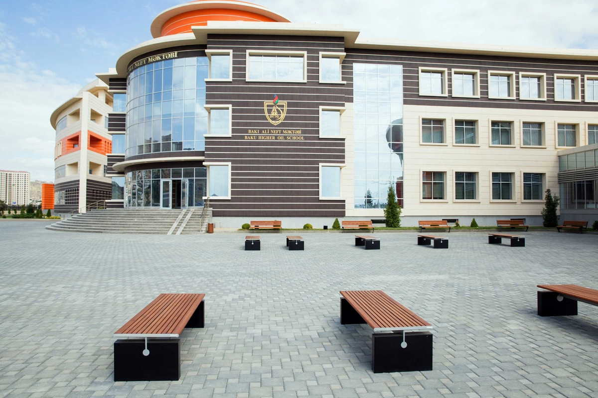 Bakı Ali Neft Məktəbinin yaradılmasından 14 il ötür