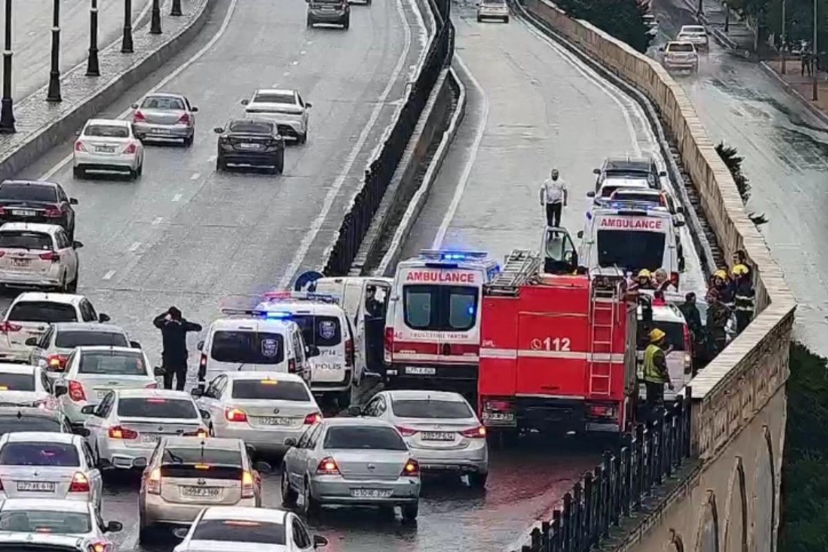 Babək prospektində qəza olub, sürücü ölüb