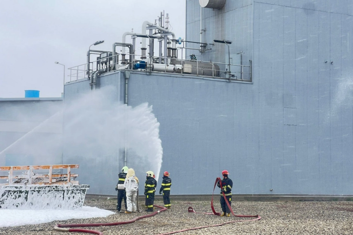 FHN zavodda təlim keçirdi