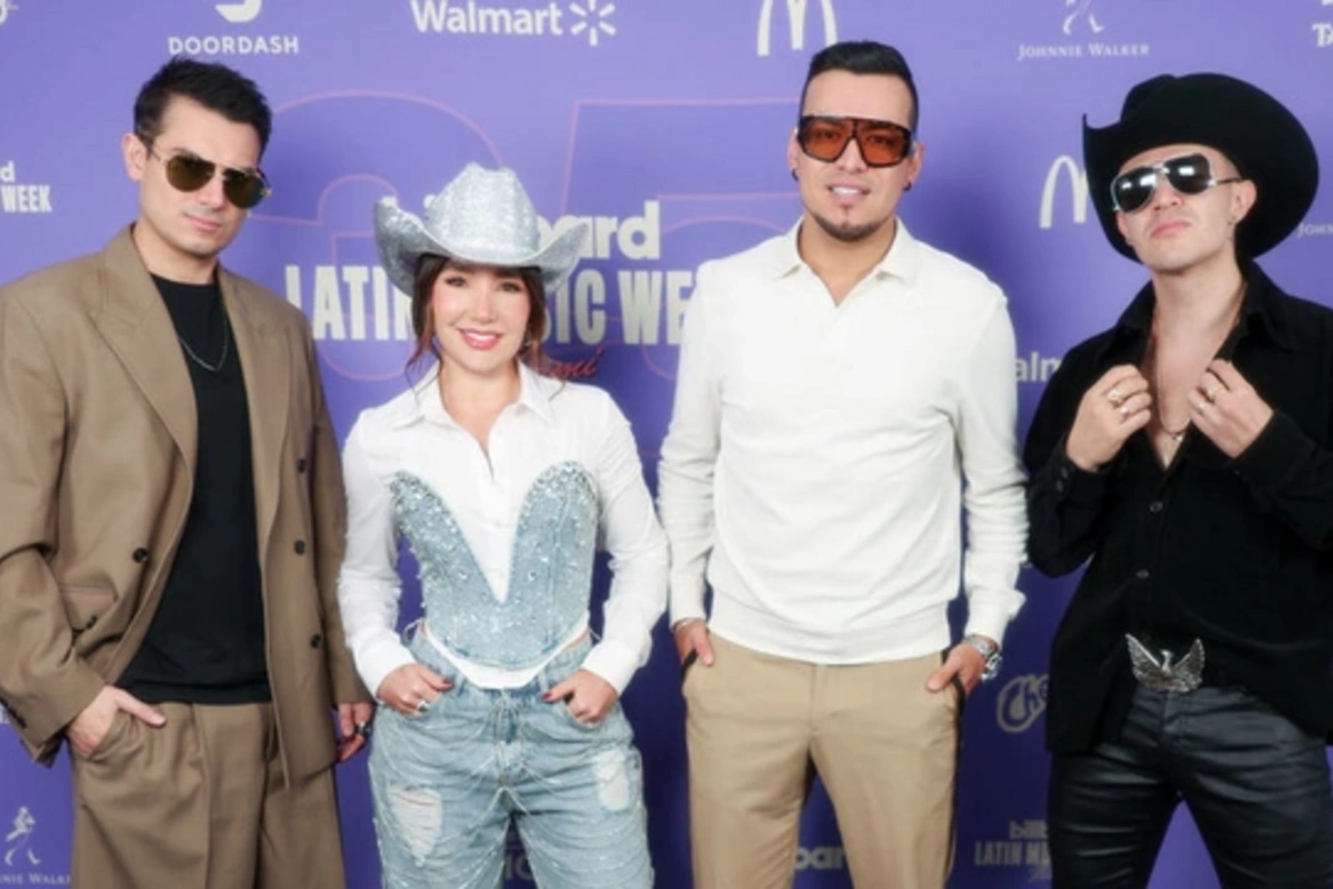 Зарубежный поп-певец с группой разбился на частном самолете