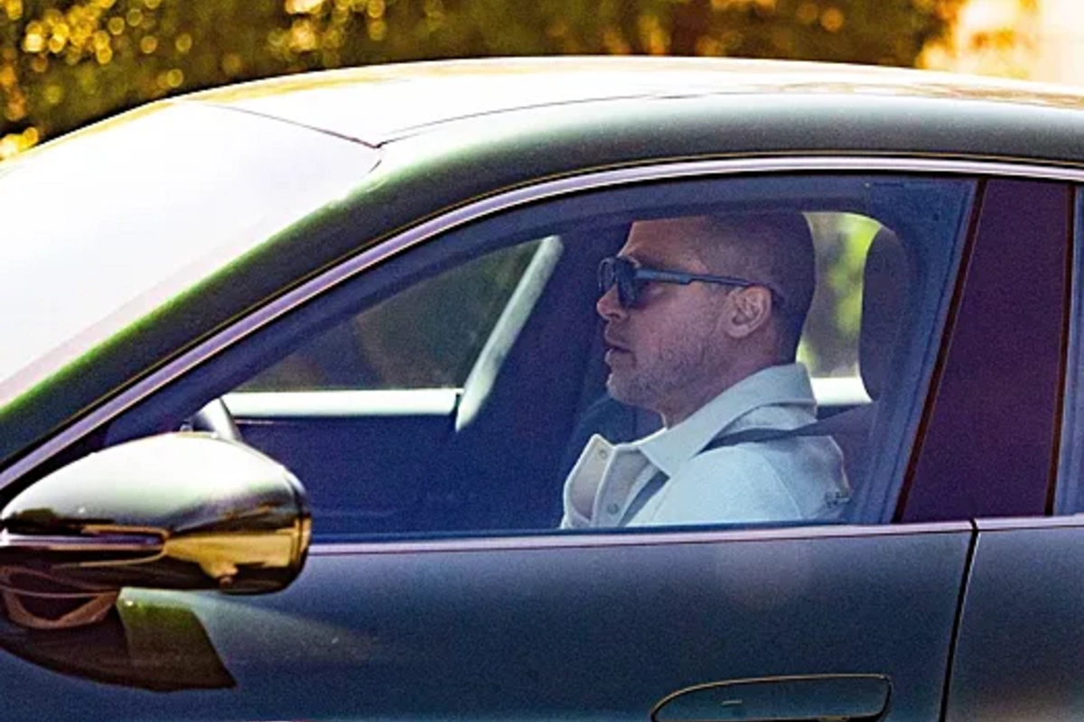 Brad Pitt's radical image change sparked controversy online