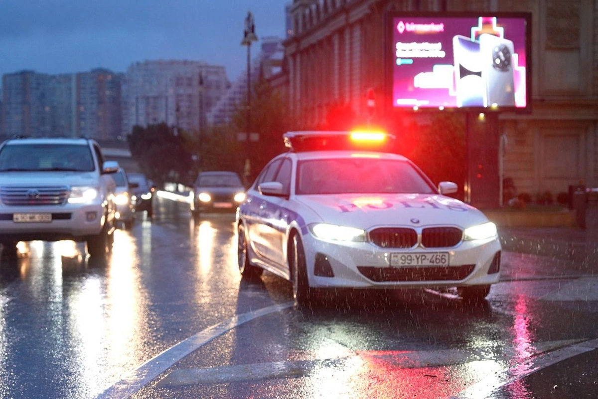 Polis yağışlı havada fasiləsiz xidməti davam etdirir