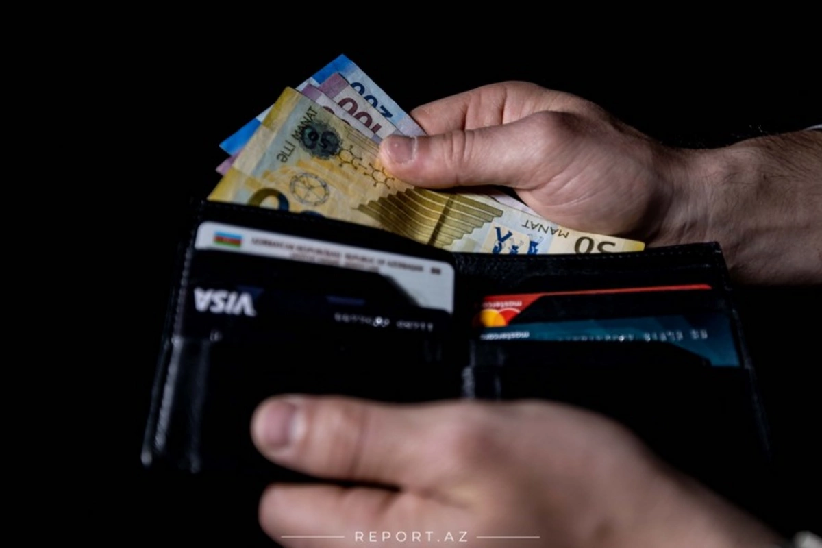 The average monthly salary in Azerbaijan increased by 10%