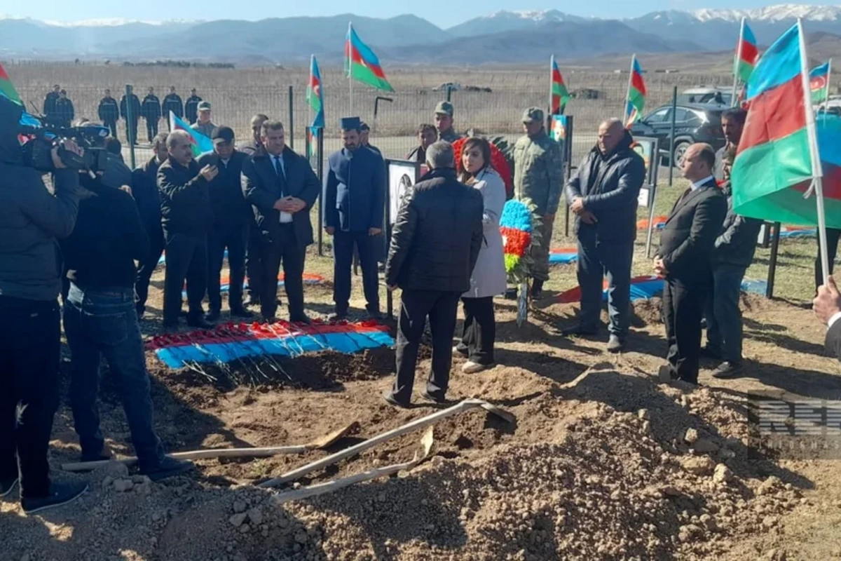 33 il itkin kimi qeydiyyatda olan şəhid Zibeydə Əhmədova Xocalıda dəfn edilib