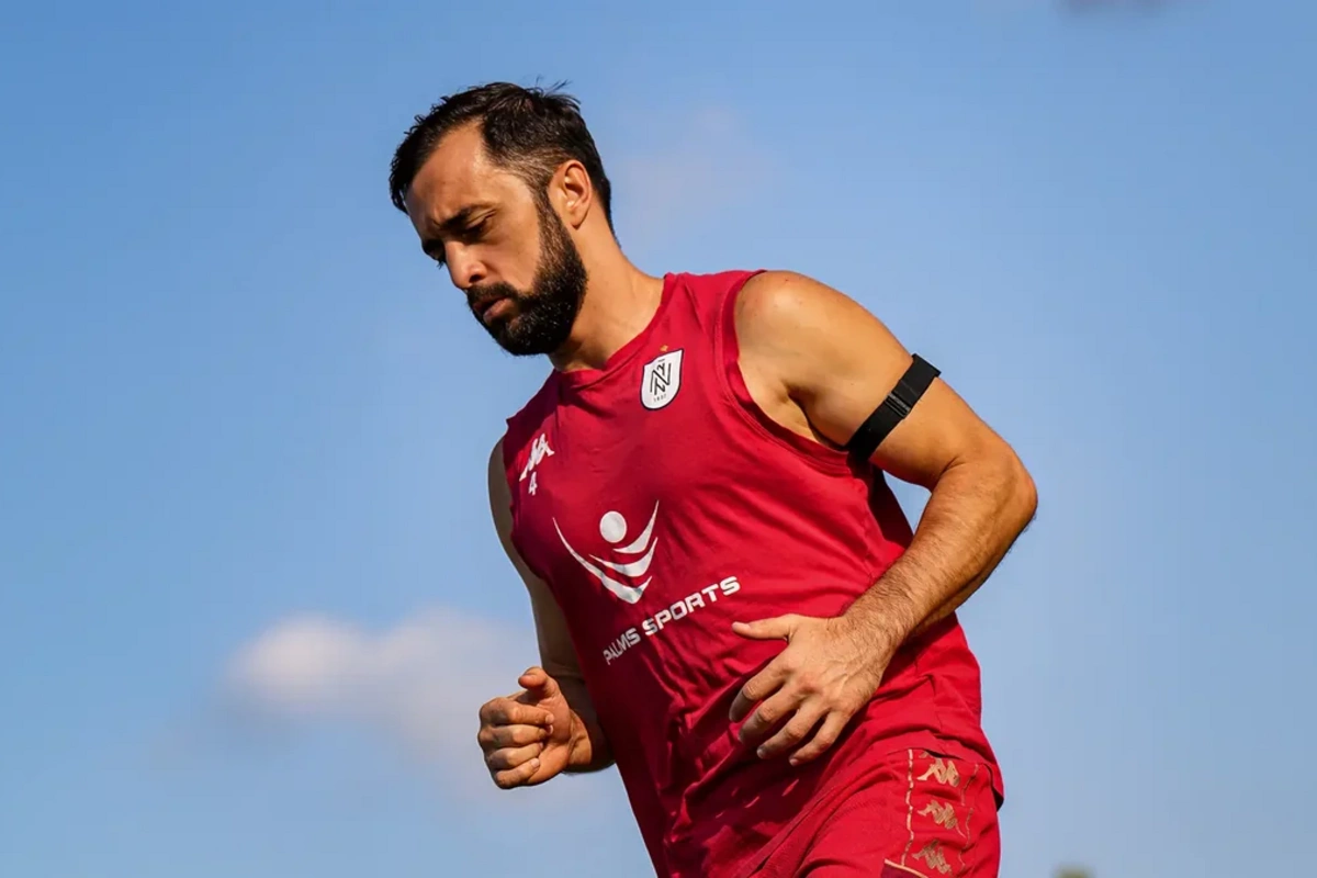 Neftçi futbolçusu Elvin Camalovla yollarını ayırıb