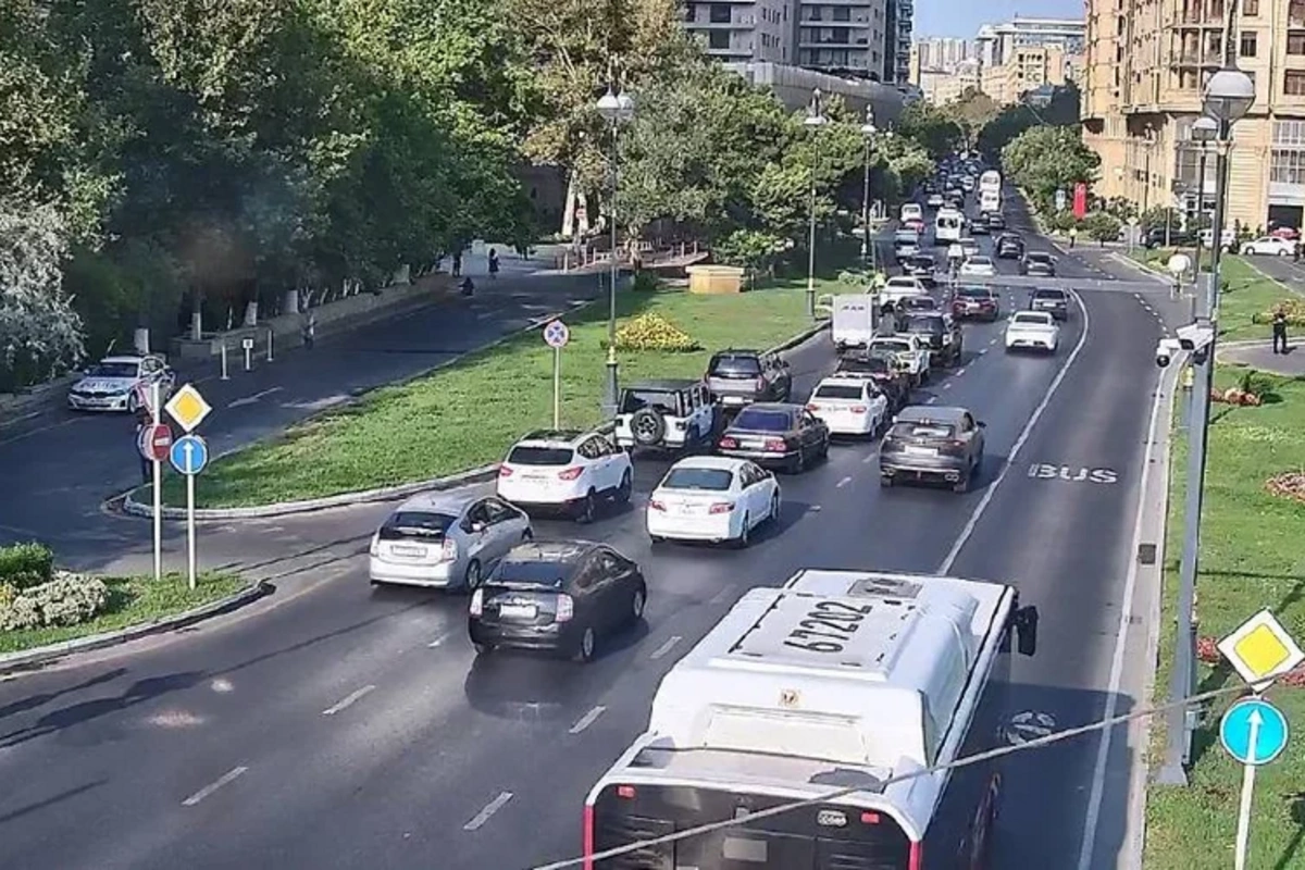 Bakıda yalnız üç istiqamətdə nəqliyyatın sıxlığı yaranıb