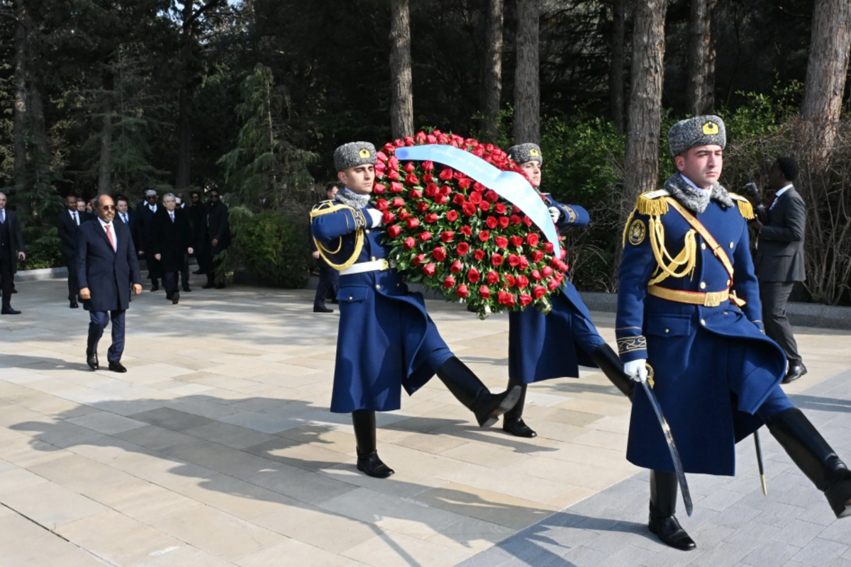 Президент Сомали почтил память общенационального лидера Гейдара Алиева