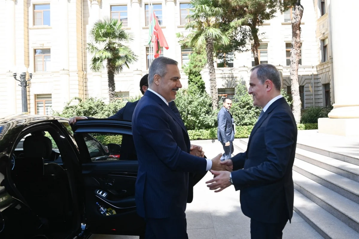 Hakan Fidan Azərbaycanda səfərdədir