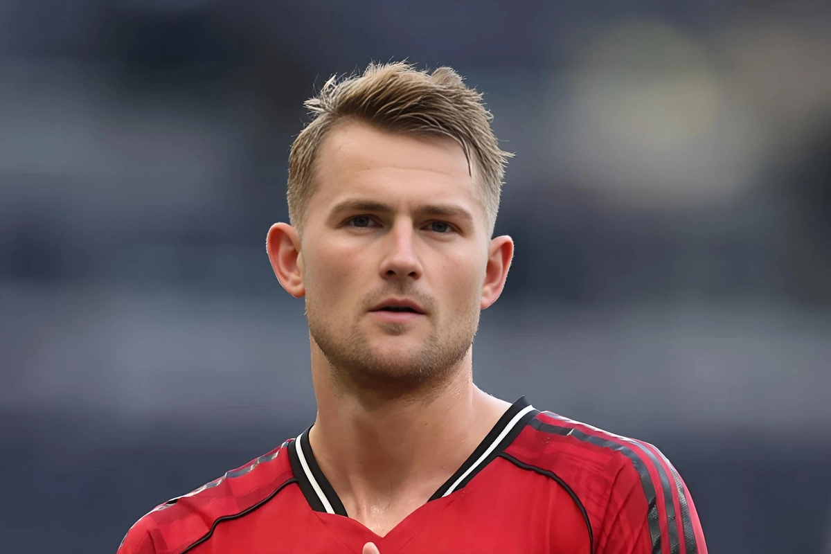 Mançester Yunaytedin futbolçusu cinsiyyət dəyişdirib?