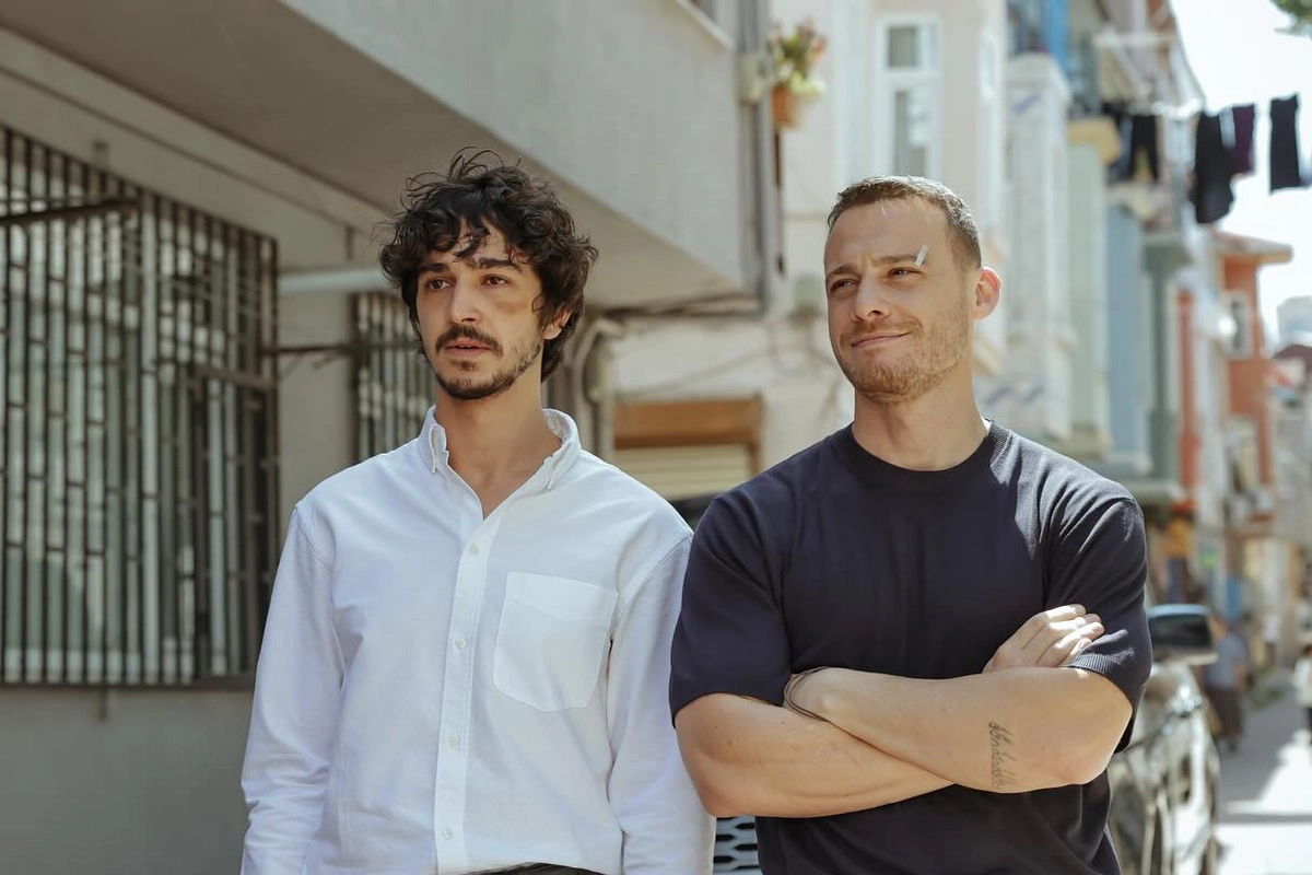 Kerem Bürsinlə çəkildiyi səhnədə xəsarət aldı