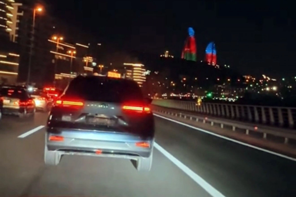 В Баку задержан водитель автомобиля без номерных знаков